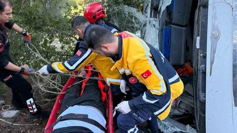 Kahramanmaraş'ta Kamyon Uçuruma Düştü
