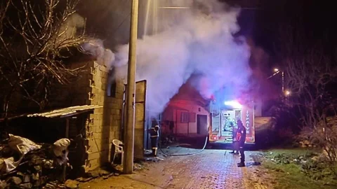 Uşak'ta Samanlıkta Yangın Ortaya Çıktı