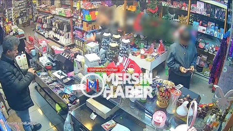 Mersin'de Hırsızlık Anı Kamerada!