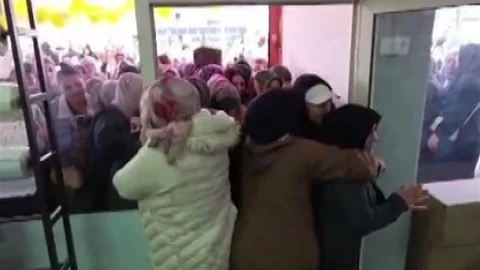 Diyarbakır'da Ucuzluk Pazarında İzdiham