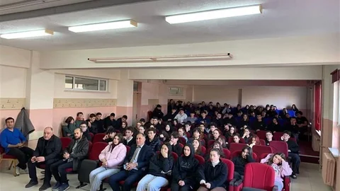 Bozüyük'te Öğrencilere Aile Semineri Verildi