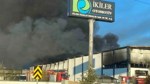 Denizli'de Fabrika Yangını Kontrol Altında