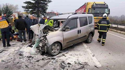 Tokat'ta Tır ve Hafif Ticari Araç Kazası