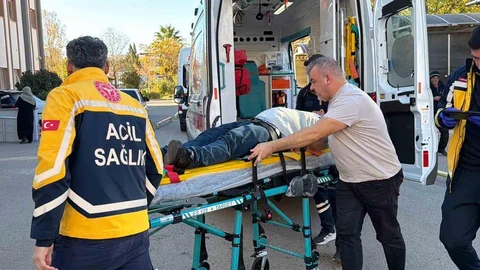 Adıyaman'da Minibüs ve Otomobil Çarpıştı