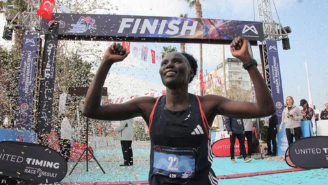 Mersin Maratonu’nda Türkiye Rekoru Kırıldı: Kenya’lı Kipkemboi 2.08.13’le Zirvede