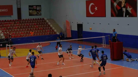 Düzce'de Voleybol Mücadelesi