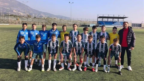 Buharkent Gençleri Futbolda Şampiyon Oldu