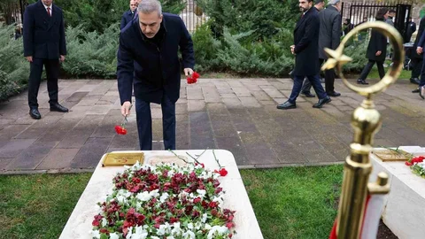 Bakan Fidan'dan Dışişleri Şehitliği Ziyareti