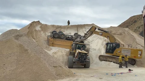 Çatalca'da Kamyon Devrildi, Sürücü Hayatını Kaybetti