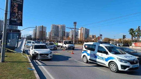 İzmir'de Alkollü Sürücü Kaza Yaptı