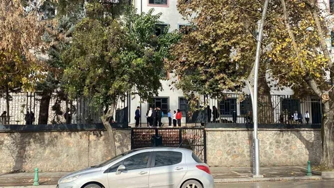 Kocaeli'de Lisede Düşme Olayı