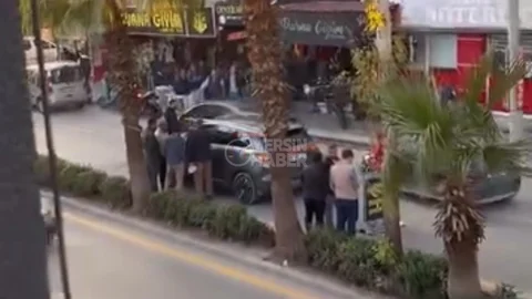 Tarsus'ta Yoğun Saatlerde Araç Yolda Arıza Yaptı: Trafik Kilit!