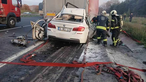 Kocaeli'de Tır Altında Kalan Genç Sürücü Hayatını Kaybetti