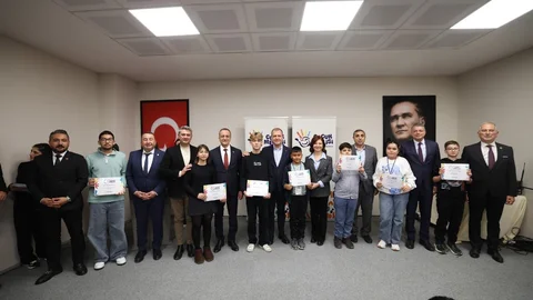 Mersin Çocuk Meclisi 1. Dönemini Tamamladı: Seçer, Demokrasiyi Çocuklara Anlattı