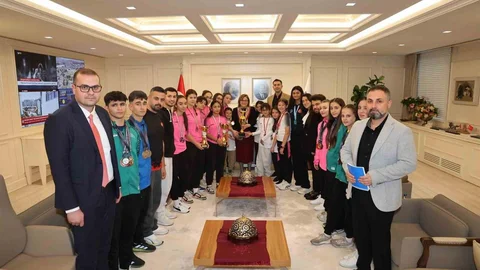 Gaziantep'in Şampiyon Sporcuları ile Buluştu