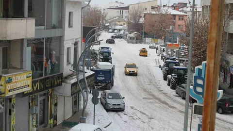 Malazgirt'te Yoğun Kar Yağışı Etkili Oldu