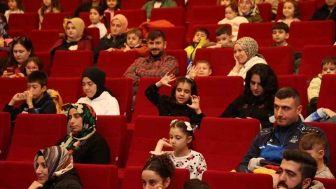 Gebze'de Renkli Çoraplı Kuzgun Oyunu