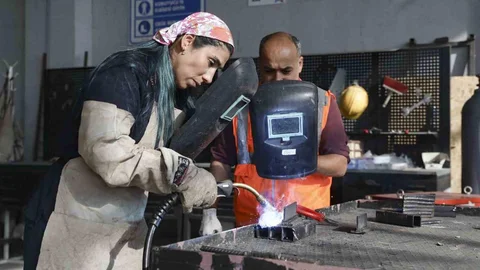 Mersin'de Çelik Kaynak Ustaları Yetişiyor