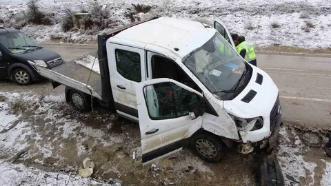 Kastamonu'da İşçi Taşıyan Kamyonet Devrildi