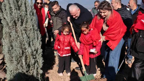 Menemen'de Fidan Dikim Etkinliği