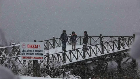 Bolu'da Kış Manzarası Abant Gölü'nde