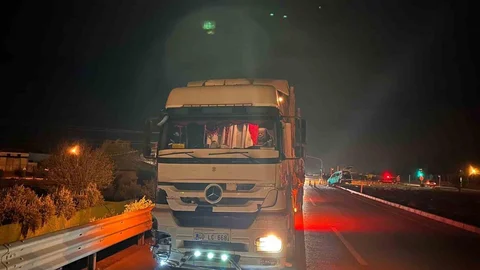 Gaziantep'te Tır ile Hafif Araç Çarpıştı