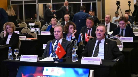 Mersin'de Demokrasi Vurgusu Yapıldı