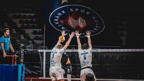 Halkbank, Spor Toto'yu 3-0 Yendi