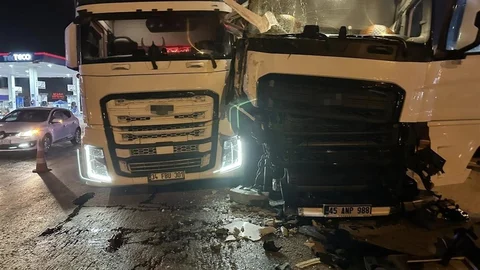 Susurluk'ta İki Tır Çarpıştı