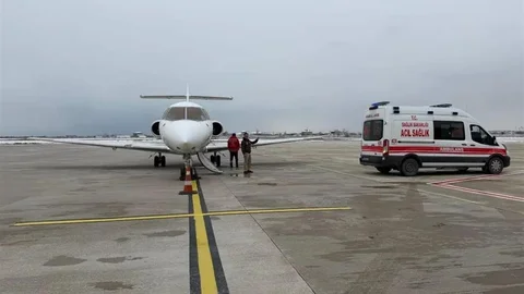 Yenidoğan Bebeğin Uçak Ambulansta Sevki