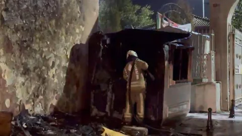 Fatih'te Güvenlik Kulübesi Yandı