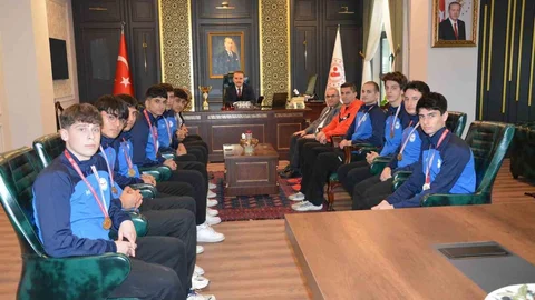 Balıkesir'de Şampiyon Voleybol Takımının Ziyareti