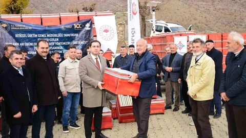 Sason'da Arıcılara Organik Kovan Desteği