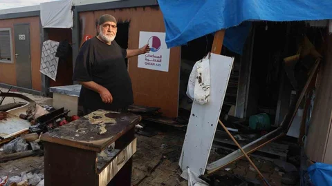 Hatay'da Depremzede Çiftin Konteyneri Yandı