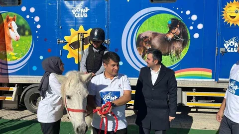 Diyarbakır'da Çocuklar Pony Atlarıyla Eğlendi