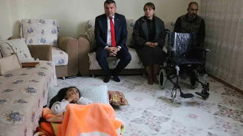 Diyarbakır'da Engelli Kıza Tekerlekli Sandalye Yardımı