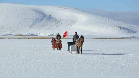 Kars Çıldır Gölü'nde Kış Eğlencesi