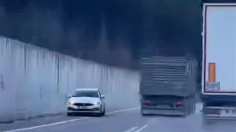 Adana'da Kamyon Kazası Anları Kamerada