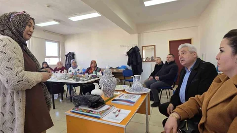 Aslanapa'da Çini Kursuna Yoğun İlgi