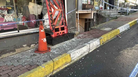 Sarıyer'de Çöken Bina Havadan Görüntülendi