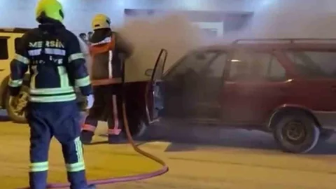 Mut’ta Park Halindeki Araç Yandı: Otomobil Hurdaya Döndü