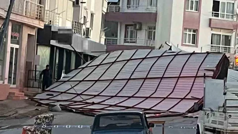 Mersin Mut’ta Fırtına Çatı Uçurdu