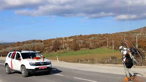 Düğün Töreninde Paramotor Şovu