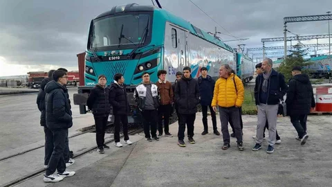 Eskişehir'de Öğrenciler Yerli Üretimi İnceliyor