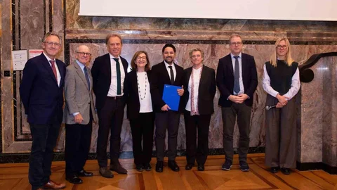 Dr. Humayun Kakar'a Zürih Üniversitesi'nden Onur Ödülü