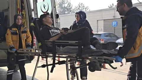 İnegöl'de İşçi Elini Tahtaya Çaktı