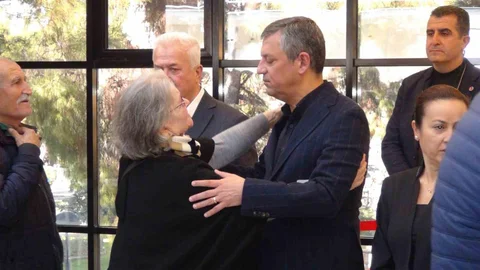 Özgür Özel Manisa'da Taziye Ziyaretinde Bulundu