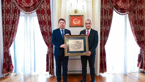 Bartın'da Rektör Akkaya'dan Bakan Tunç'a Sunum