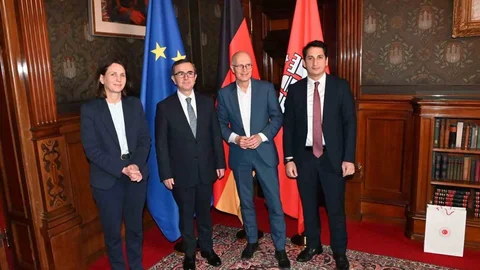 Hamburg Başkonsolosu Togg ile Geldi