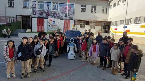 Eskişehir'de Öğrencilere Yerli Robot Tanıtıldı